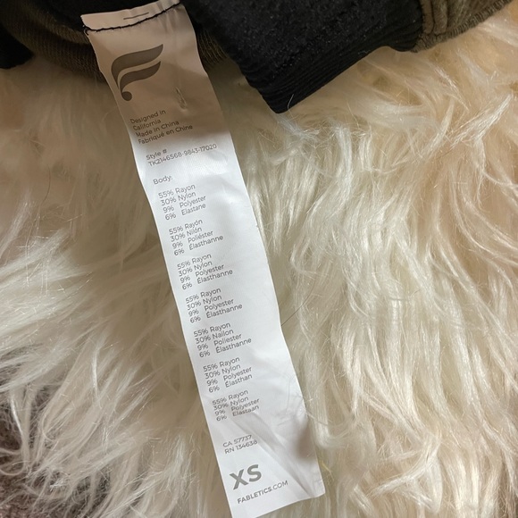 3/$15 Fabletics Seamless High Neck workout top - Picture 4 of 4